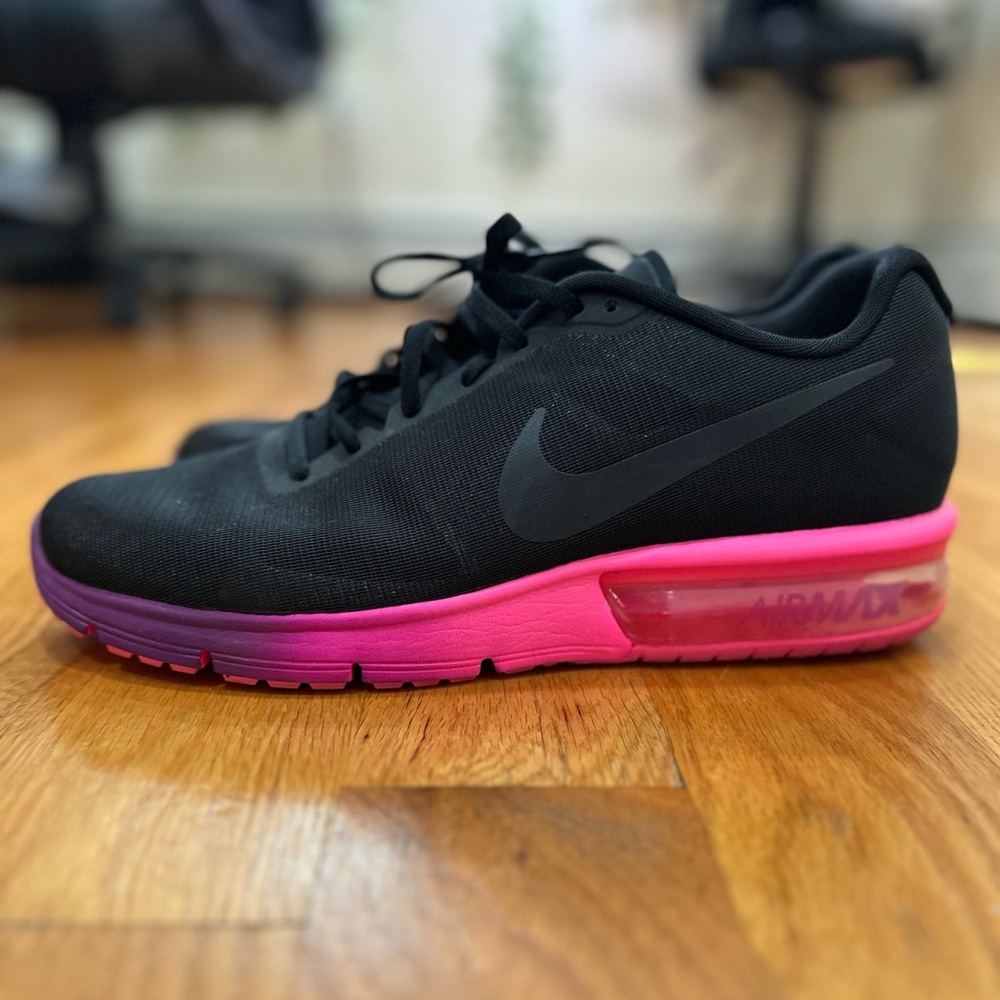 Nike (Womens Size 12)
